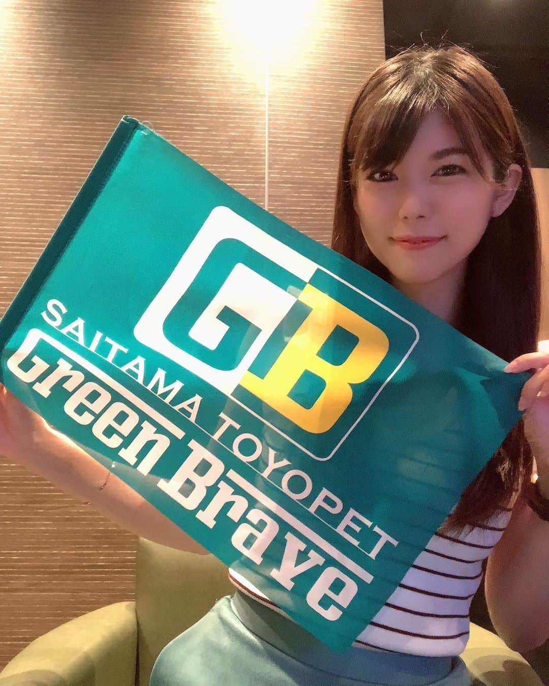 熊林保奈美のインスタグラム：「* . 先日行われたSUPER GT 第2戦 埼玉トヨペットGreen Brave 52号車は6位でチェッカーを受けました！🏁 応援ありがとうございました✨ (今回もグリーン着て応援したよ💚) . ウエイト60㎏乗せてるとは思えない走りで 改めて強さを実感しました🥰 ポイントランキングはトップを維持し、 次戦はウエイトハンデ75㎏を乗せての戦いとなります！ 前後半で左右回りが変わる鈴鹿のコースでも 強さを見せて欲しいっ🥺 . 次戦も応援よろしくお願い致します😊 . * #埼玉トヨペット #埼玉トヨペットgreenbrave #supergt #supergt2020 #GT300 #レースクイーン #RQ #熊林保奈美 #道産子 #Japanesegirl #paddokgirls #pitgirl #instalike #맞팔」