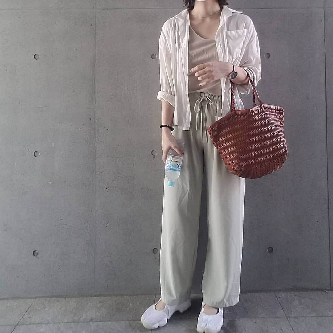 のインスタグラム：「*** またどんどこ仕事が流れ始めてきた... 恐怖です😒 にしても毎日暑すぎて溶けそうですね  매일너무뜨거워 잠시더위계속될것  #coordinate#casualfashion#데일리코디#코디룩#데일리룩코디#コーディネート#カジュアル」