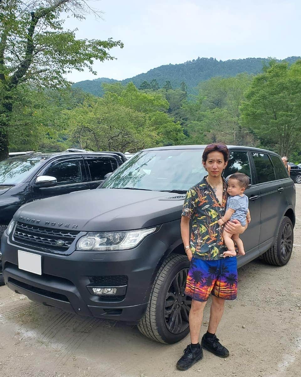 のインスタグラム：「今日のファッションテーマは、"迷子にならない泳げるおっさん"です . お酒を一滴も飲まないBBQ、やってきました . 車好きだけど、そこが酷よね〜😉」