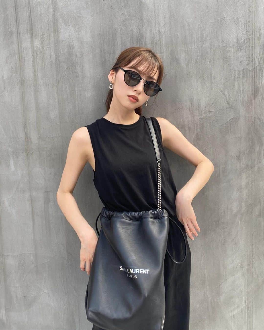 のインスタグラム：「【お知らせです💡】 なんと！やっと！！ 展示会の開催が決定致しました〜！！🥺📣🤍 @leannofficial の方で日程や詳細発表してます！！！！ やーっとみんなに会える〜🥺 2年前からしたかった展示会、 、LEANNのお洋服を手に取ってもらえるのも本当に嬉しい、、🤍 他にも楽しんでもらえるよう準備中☺️ あと、今週の金曜日にも面白いイベントをするのでLEANNのインスタチェックしてね🔥 #LEANN#LEANNmoment」