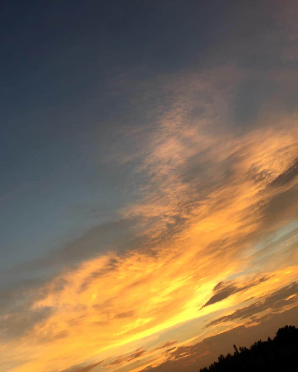 丸本凛さんのインスタグラム写真 - (丸本凛Instagram)「今年の夏休みはあっという間だ~😰最近は音楽を聴きながら寝てます!笑 #せるふぃー🤳#selfie#photo#photooftheday#instagood#sky#skyphotography#sunset#空#夕日#写真#15#15#yearsold#japanesegirl#163cm」8月10日 19時39分 - rinmarumoto