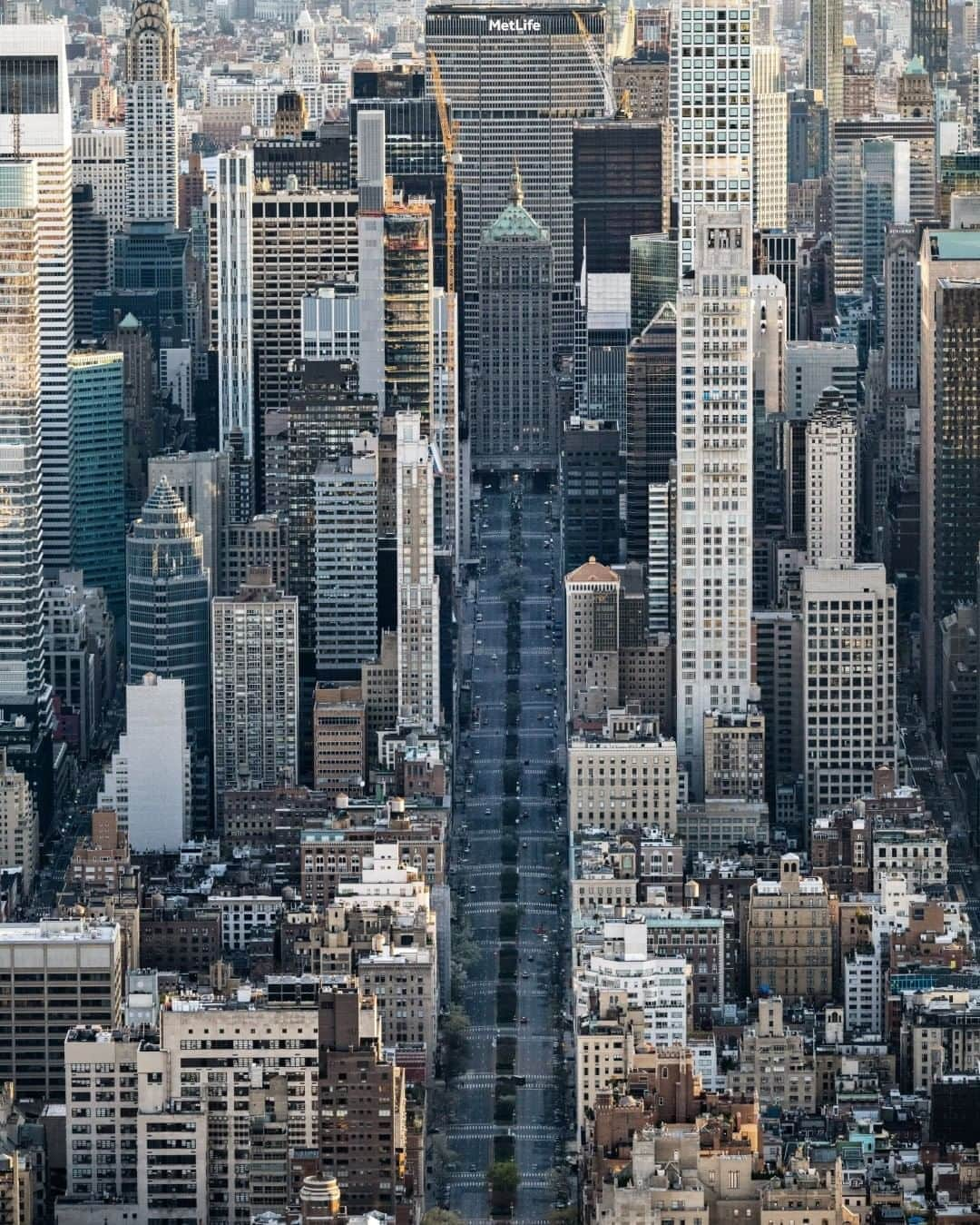 ナショナルジオグラフィックさんのインスタグラム写真 - (ナショナルジオグラフィックInstagram)「Photo by @stephenwilkes  Park Avenue is a 10-mile boulevard that carries north-south traffic in New York City. It's one of the busiest streets in the city, but when the coronavirus pandemic hit, traffic dropped by nearly 60 percent. Traffic in the city’s 6,000 miles of streets had been curtailed before—due to blizzards, hurricanes, and even religious holidays—but it always managed to rebound within days. With the pandemic, and because of social distancing, Park Avenue (like other major thoroughfares) remained empty for months.  In early April, while photographing Manhattan from a helicopter, I was curious to see this iconic view during the peak of the pandemic. As we flew from the East Meadow of Central Park, Park Avenue suddenly emerged. I’ve photographed this avenue countless times—always filled with cars and cabs. Yet here it was, the entire 10-mile stretch of road completely empty and seemingly frozen. When one thinks of the avenues within NYC, Park Avenue is certainly the city's spinal cord.   So grateful to National Geographic for its support in giving me the opportunity to document my beloved NYC from the air during the pandemic. The story is currently in the August issue, now on newsstands, and also available online. A special thanks to @kfmoran, my editor extraordinaire! To see more from my travels near and far follow me @stephenwilkes. #NYC #ParkAve #natgeo #weareone  Check out Nat Geo's link in bio for more on this story.」8月10日 19時39分 - natgeo