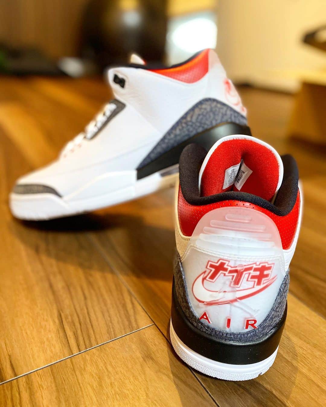 のインスタグラム：「Posting this pic only because I want @sneakerfandan to be jealous😂lol  #airjordan3」