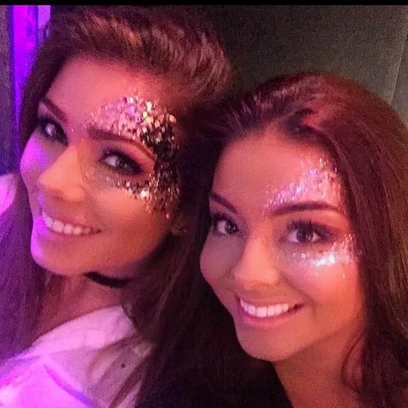 ニッキー・サンダーソンのインスタグラム：「The happiest of birthdays to this absolute belter! Best friends for over 25 years, sisters for life. I love you @vikkivale16 I hope your day is as amazing as you are 💗(side note. I’ve definitely used this pic before but love it)  #bestfriend #bestie #sister #sisterfromanothermister #love #friendship #birthday #celebrate」
