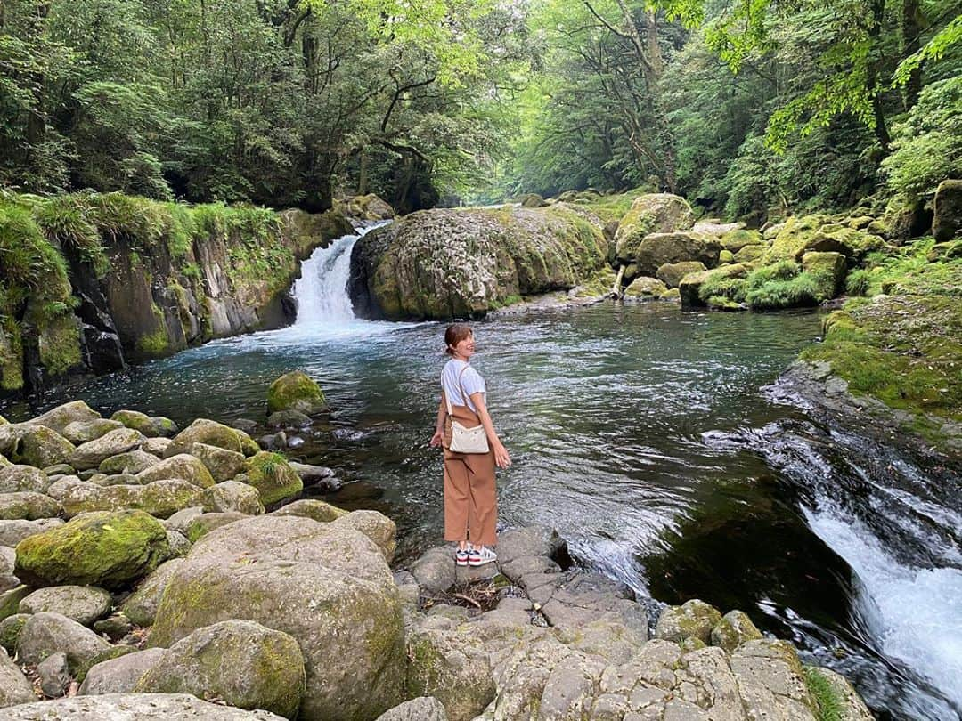 大里桃子さんのインスタグラム写真 - (大里桃子Instagram)「☺︎ 今日で22歳になりました✌️ 沢山のお祝いメッセージありがとうございます💛 22歳も私らしく、良い1年にします！ 今後とも宜しくお願いします🙌 #22歳 #いつかの菊池渓谷」8月10日 19時55分 - chanmomo810