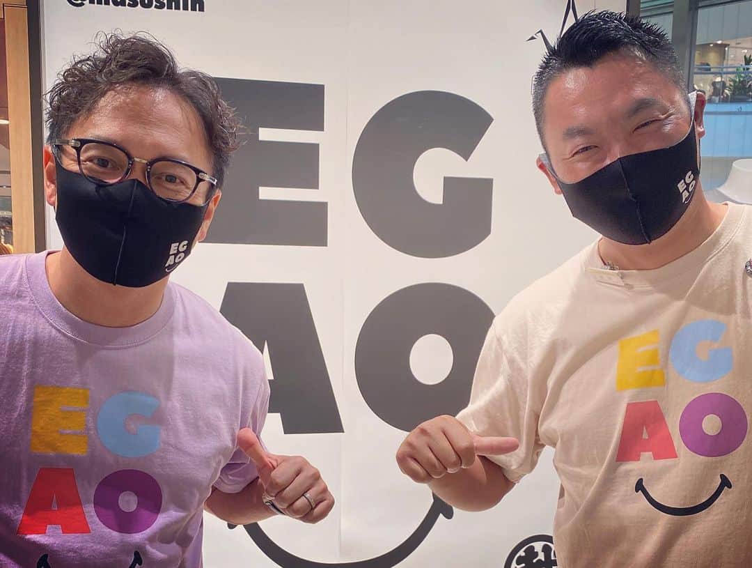 外賀幸一さんのインスタグラム写真 - (外賀幸一Instagram)「＂𝙴𝙶𝙰𝙾 𝚍𝚊𝚢𝟸＂  きのうは仕事で、 きょうはプライベートで 仙台三越に行ってきました！  売り場は大盛況で 枡田慎太郎さんは大忙し♪ 有名アスリートも 数多く駆けつけてましたね！  きょうは グレーのロンTと タンブラーと 10分アロマをゲット♬  ロンTは秋に向けての準備、 タンブラーは 家でハイボールを楽しむために、 そして10分アロマは マッチをするような仕組みで 簡単だし、かなりいい香り♡  いい買い物できました！ 笑顔で毎日過ごしましょ☆」8月10日 20時06分 - 51geka51
