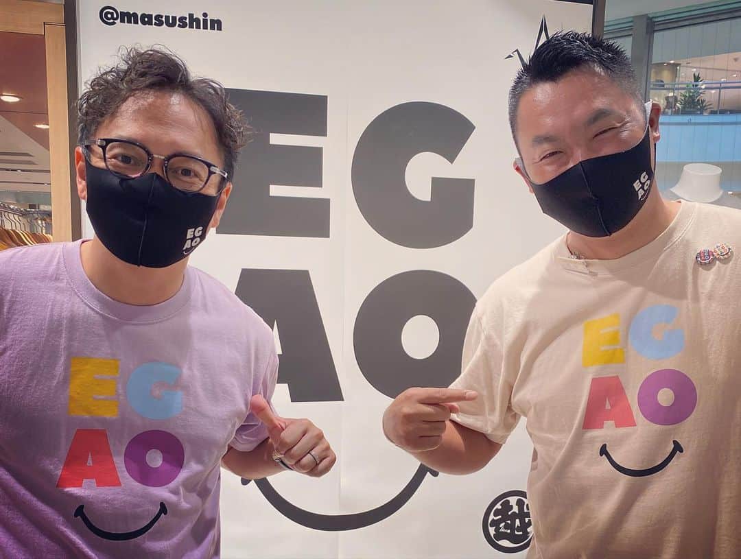 外賀幸一さんのインスタグラム写真 - (外賀幸一Instagram)「＂𝙴𝙶𝙰𝙾 𝚍𝚊𝚢𝟸＂  きのうは仕事で、 きょうはプライベートで 仙台三越に行ってきました！  売り場は大盛況で 枡田慎太郎さんは大忙し♪ 有名アスリートも 数多く駆けつけてましたね！  きょうは グレーのロンTと タンブラーと 10分アロマをゲット♬  ロンTは秋に向けての準備、 タンブラーは 家でハイボールを楽しむために、 そして10分アロマは マッチをするような仕組みで 簡単だし、かなりいい香り♡  いい買い物できました！ 笑顔で毎日過ごしましょ☆」8月10日 20時06分 - 51geka51