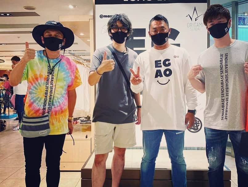 外賀幸一さんのインスタグラム写真 - (外賀幸一Instagram)「＂𝙴𝙶𝙰𝙾 𝚍𝚊𝚢𝟸＂  きのうは仕事で、 きょうはプライベートで 仙台三越に行ってきました！  売り場は大盛況で 枡田慎太郎さんは大忙し♪ 有名アスリートも 数多く駆けつけてましたね！  きょうは グレーのロンTと タンブラーと 10分アロマをゲット♬  ロンTは秋に向けての準備、 タンブラーは 家でハイボールを楽しむために、 そして10分アロマは マッチをするような仕組みで 簡単だし、かなりいい香り♡  いい買い物できました！ 笑顔で毎日過ごしましょ☆」8月10日 20時06分 - 51geka51