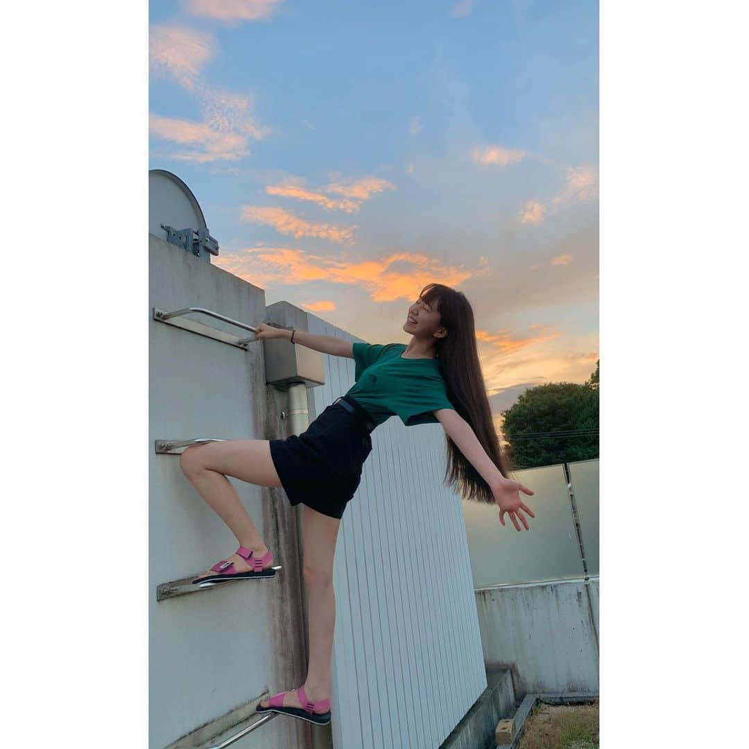 木村心美さんのインスタグラム写真 - (木村心美Instagram)「The beautiful sunset today 🌞 今日の空は美しいですね。 ・ 📸by BABA-chan  ・ Shirt and Shoes: @thenorthfacehk @thenorthface_tw  Belt: @dior  ・ #staysafe」8月10日 20時04分 - cocomi_553_official