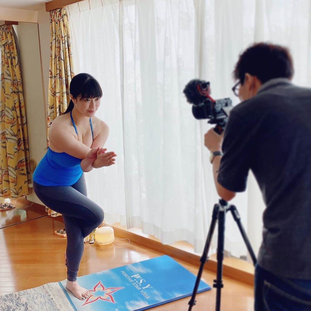 小田飛鳥さんのインスタグラム写真 - (小田飛鳥Instagram)「本日は、 #ポジティブスターヨガ さんで、代表の庄司ゆうこ（@yuko.shoji）さんのYouTube番組にゲストで出演させて頂きました🌟 一番好きな三角のポーズでパチリ⭐︎（覚えたてですが、w） ゆうこさんに出会えて、ヨガにも出会えて日々充実してます♩ 公開をお楽しみに❣️ #ヨガ #yoga #🧘‍♀️」8月10日 20時05分 - asuka_oda_0320