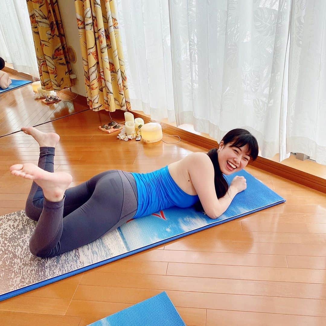 小田飛鳥さんのインスタグラム写真 - (小田飛鳥Instagram)「本日は、 #ポジティブスターヨガ さんで、代表の庄司ゆうこ（@yuko.shoji）さんのYouTube番組にゲストで出演させて頂きました🌟 一番好きな三角のポーズでパチリ⭐︎（覚えたてですが、w） ゆうこさんに出会えて、ヨガにも出会えて日々充実してます♩ 公開をお楽しみに❣️ #ヨガ #yoga #🧘‍♀️」8月10日 20時05分 - asuka_oda_0320