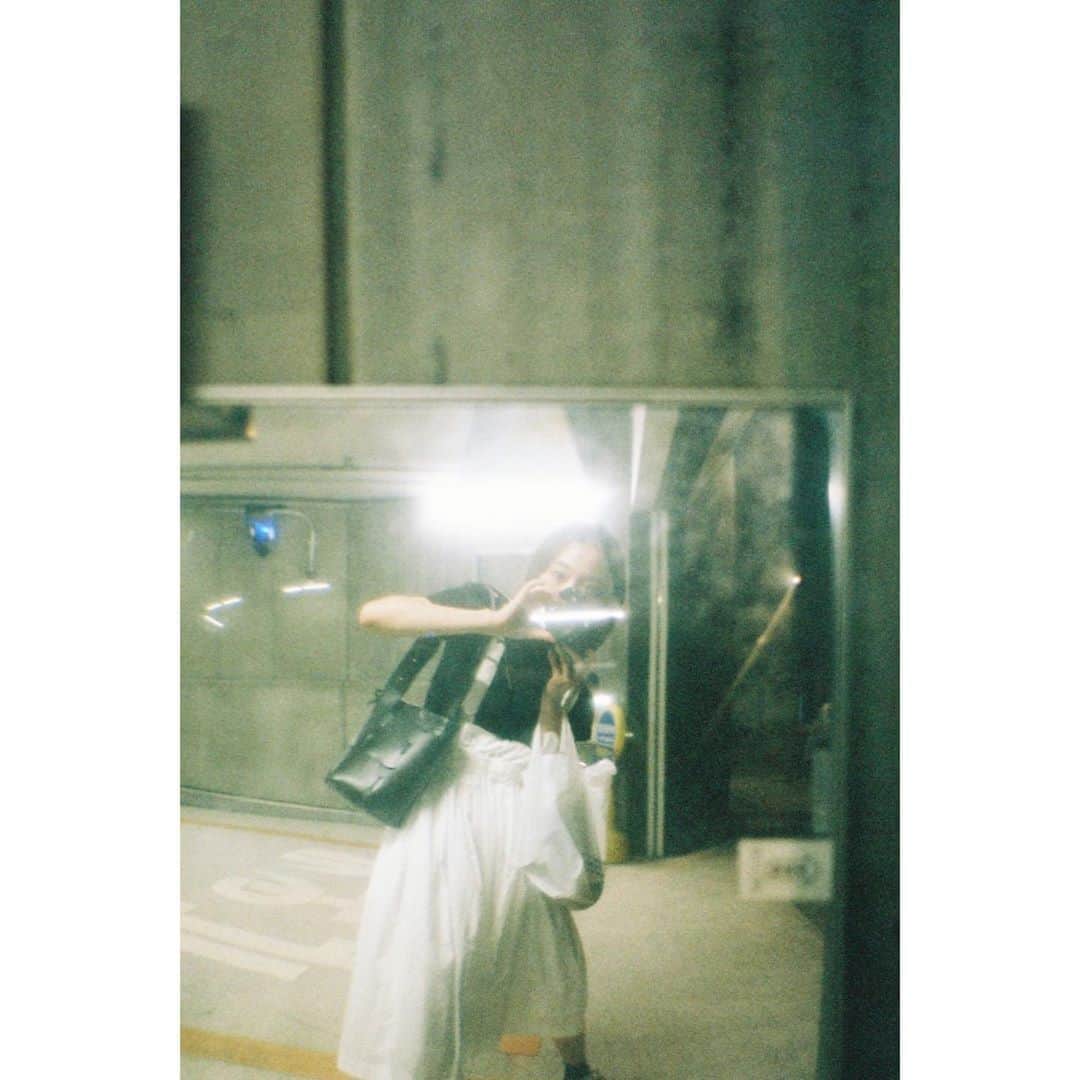 坂東希さんのインスタグラム写真 - (坂東希Instagram)「#selfportrait 最近はセルフポートレートを 街で撮れそうなところがあれば撮ってます。🎈」8月10日 20時12分 - nozomibando_official