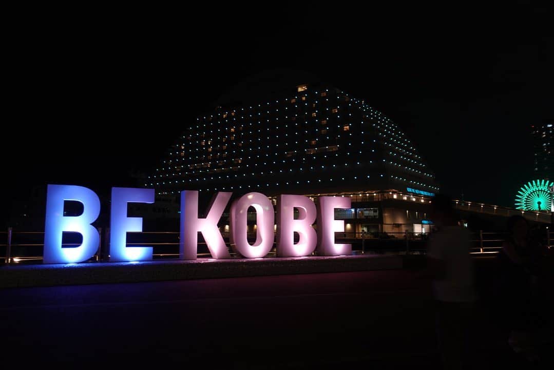 のインスタグラム：「久しぶりのお出かけ🚢 海外には行けないけど、久しぶりの関西嬉しかった❤️家族や友達と会いたいけど…もう少し我慢かなぁ😥 keep distance。。  #kobe#神戸#メリケンパークオリエンタルホテル “メリケンパーク#mosaic」