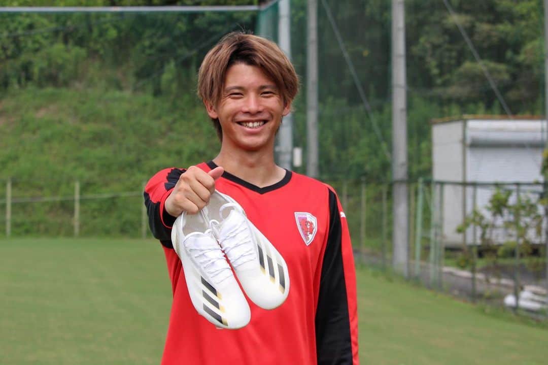 荒木大吾のインスタグラム：「NEW MODEL‼︎ いつもありがとうございます🙏 #adidasfootball #CREATEDWITHADIDAS #INFLIGHTPACK  @adidastokyo」