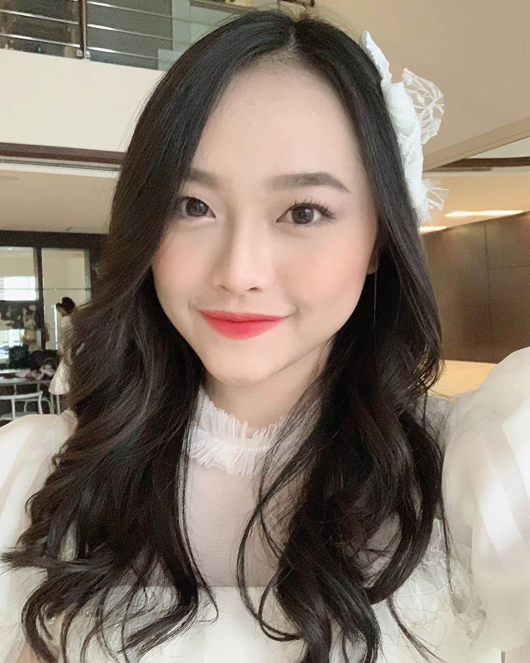 ロナ・アングラエニのインスタグラム：「Kasih andai anganku bersuara, dia kan bernyanyi..✨」