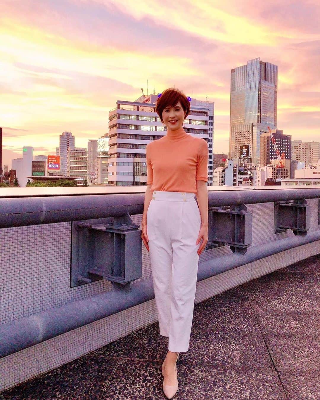 今村涼子さんのインスタグラム写真 - (今村涼子Instagram)「#衣装#トップス#DoClasse 柔らかいオレンジカラーが肌馴染みが良く、形も綺麗でした。 ピアスの色合いもぴったりで可愛い組み合わせでした。 #ピアス#fleuressense #ドラえもん天気 #スーパーJチャンネル」8月10日 20時31分 - ryoko.imamu