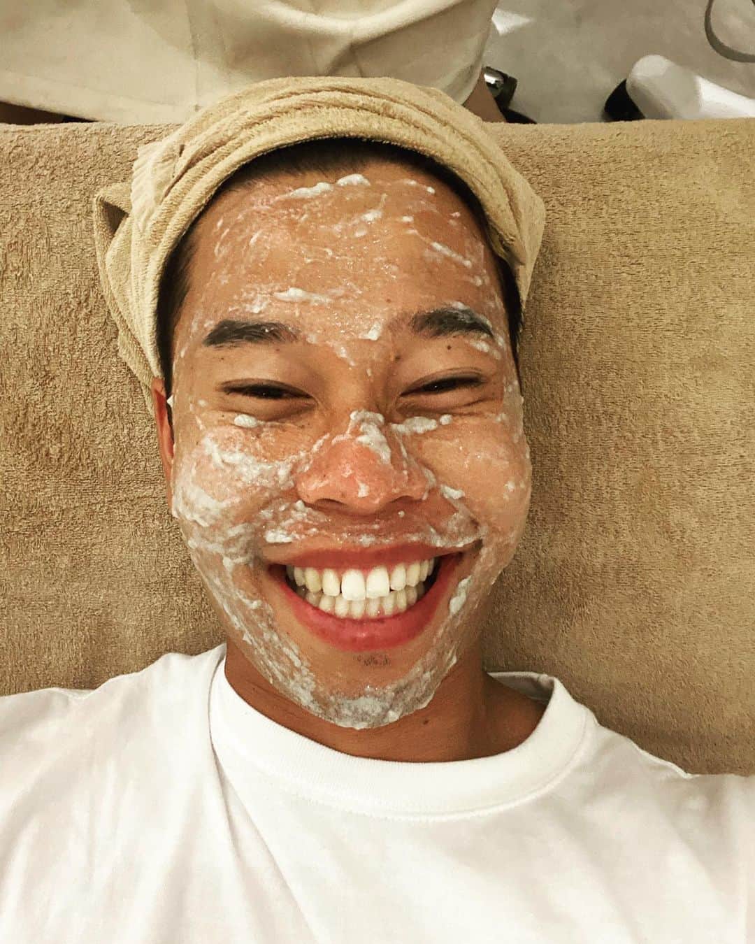 マキヒカのインスタグラム：「#どんな時でも笑顔 #2枚目どつきたい #エステのある生活 #美容ラブ　#肌だけ女性なりたい #silkdecoco #シルクドココ」