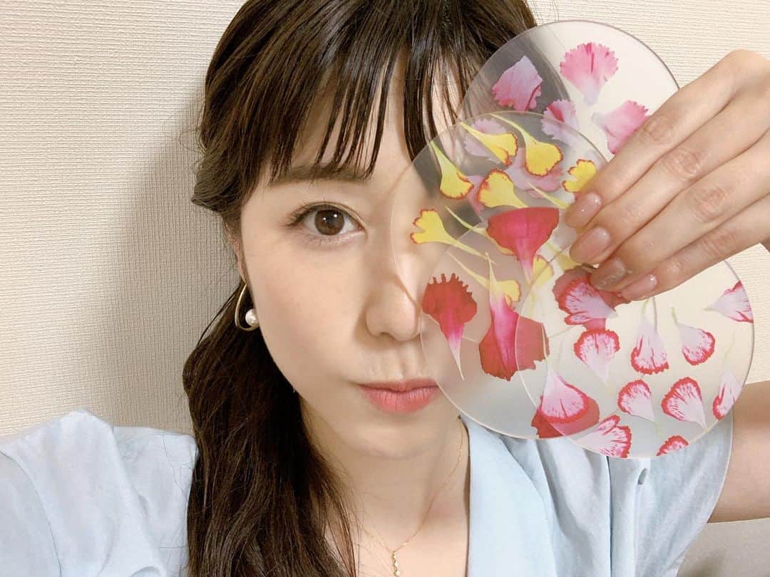 中根夕希のインスタグラム：「8月8日29歳になりました❁ お祝いのお言葉頂いた皆様、 ありがとうございました☺︎ 20代最後…！ 楽しく充実した1年になるよう、 そして30歳へ繋がる1年となるよう、がんばります！ 仕事でももっともっと信頼してもらえるように。 早く大人な女性になりたいな。 皆さま、これからもよろしくお願いします🎀 #河村ちゃんからのコースター #かわゆい〜♡ #ありがとう #誕生日　#29歳 #良い1年となりますように」