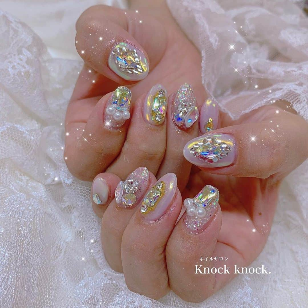 三上悠亜さんのインスタグラム写真 - (三上悠亜Instagram)「にゅうねいる💅 誕生日前に変えれてよかった🥺 まりなちゃんいつもありがと💓 ハンドもフットもきらきらでかわいいよ~💎🧚‍♂️ #nail」8月10日 20時40分 - yua_mikami