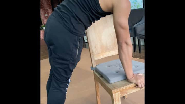 トニー・ジャーのインスタグラム：「Be strong !!!」