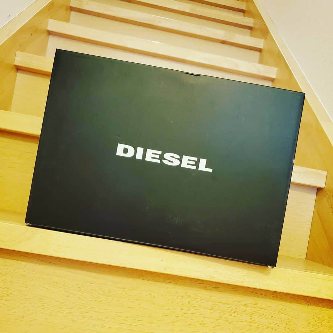 八つ橋てまりさんのインスタグラム写真 - (八つ橋てまりInstagram)「うふふ❤ #diesel #ディーゼル #スニーカー #白 #可愛い #大事にします #happy #ありがとう」8月10日 20時40分 - temari.odebu