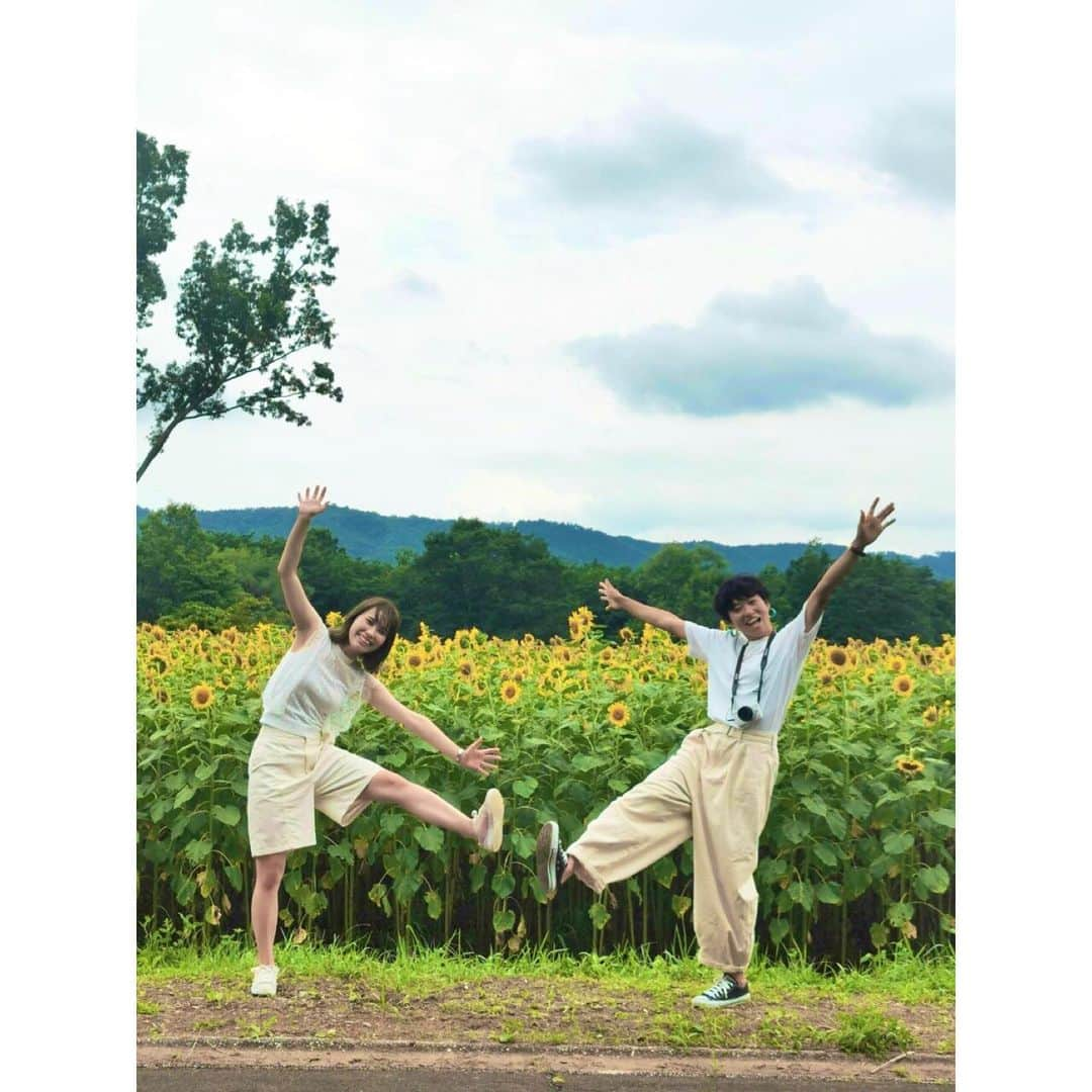 狩野真美さんのインスタグラム写真 - (狩野真美Instagram)「. 🌻💛🌻💚 . . "my favorite flower " パワーをもらえる花。 今年も見れてよかった。 また来年も見れますように。 まいかちゃんありがとう🥺 . . . #みちのく湖畔公園 #ひまわり #3枚目の写真　#どんなポーズ #ソーシャルディスタンス　#時差投稿」8月10日 20時55分 - mami____dayo