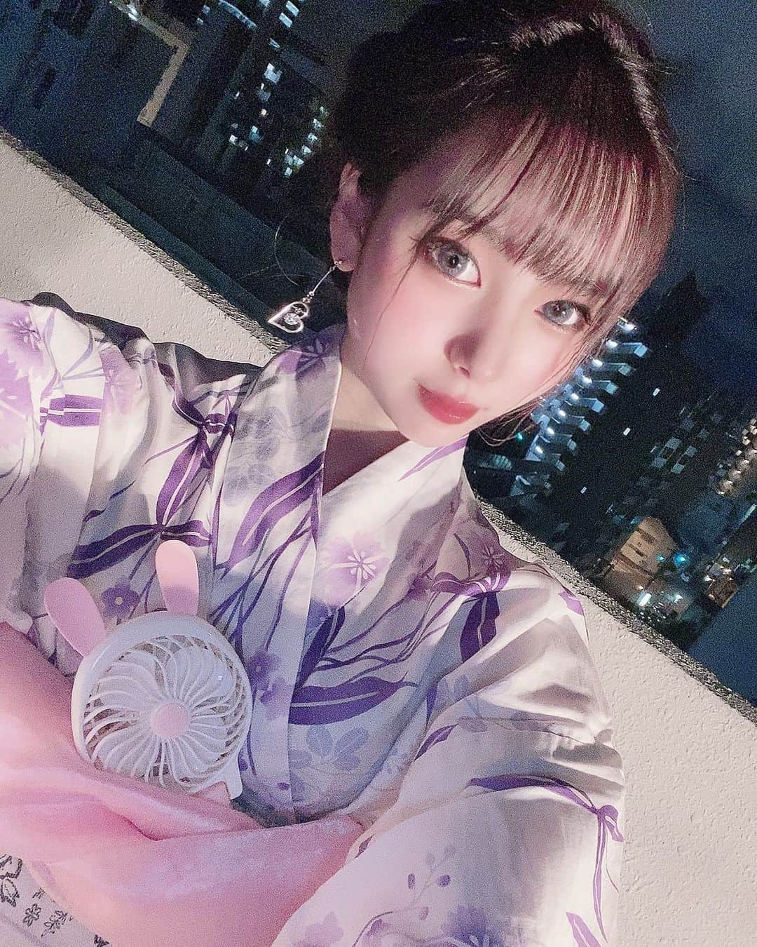 嶋谷愛（あいちゅん）のインスタグラム：「. 夏🏮👘🎆🎇 ハンディファンに お世話になってます。🙏🤍 . . . #浴衣 #花火 #浴衣ヘアアレンジ #ヘアセット #シースルー #hairstyle #l4l #♥️」