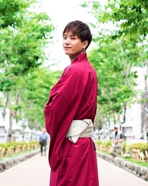 KAZUKI【ANFiNY】のインスタグラム：「最後まで読んでなあ😚✨  あと3時間くらいで 25歳になってしまいます🤣笑  誕生日迎えたら メッセージ沢山貰えるかな？ と思って少し早く投稿しとる笑 やけんみんなここにコメントしてな😂 ※1年に1回やけん許して🙇‍♂️  映えな写真載せとくw  あと、明日些細な事やけど プレゼントあるけんお楽しみに🎁✨  #コメント全部見にいくよん #Twitterもやけどいいねは絶対しに行く  22:29 分に考えたんやけど  #Twitterはいいねしたらそのツイート出てしまうやろけんいいねじゃなくてリプ少し返しとるよ #ごめんよ」