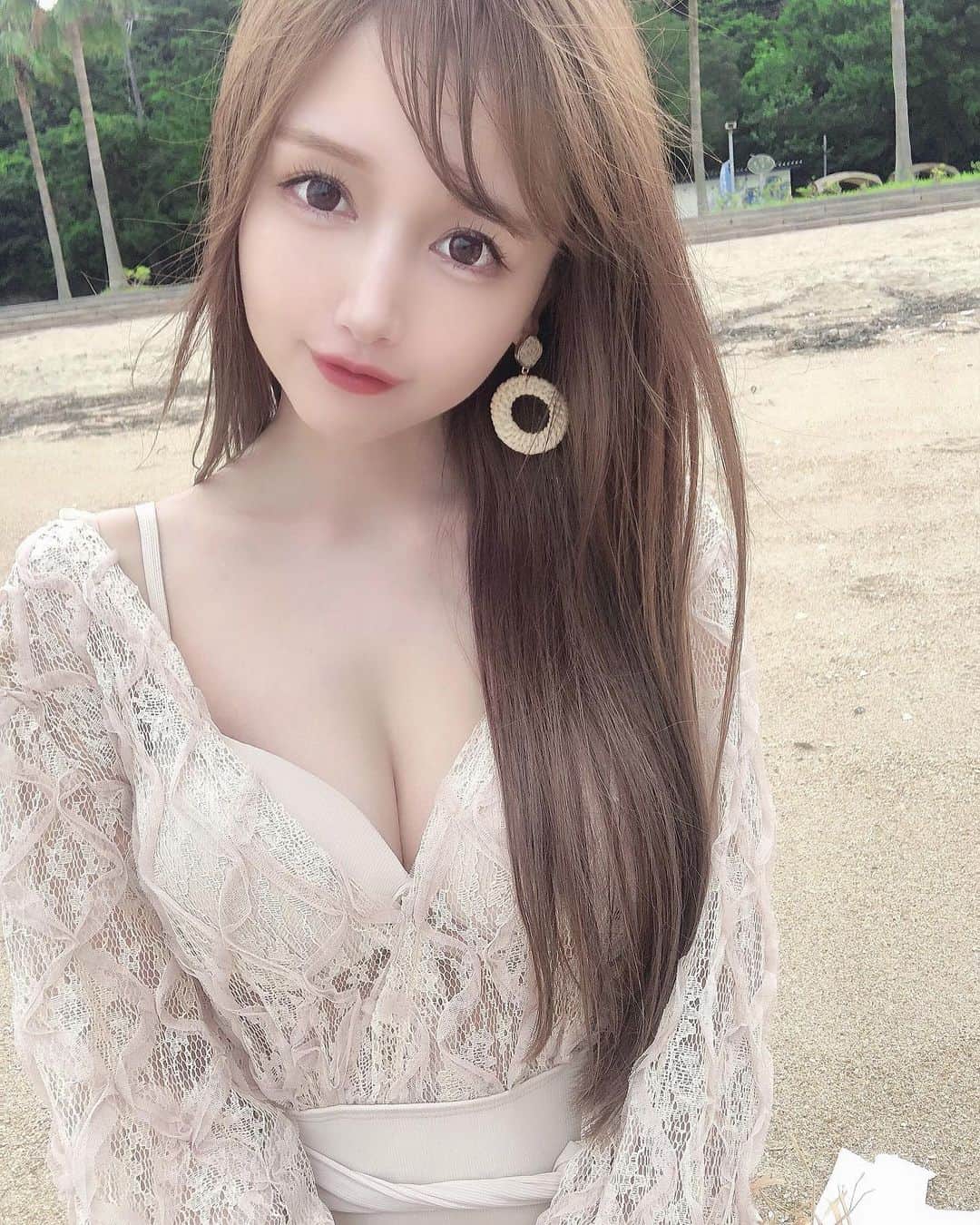 yuu__aaaさんのインスタグラム写真 - (yuu__aaaInstagram)「. . 水着👙 . 暑さと風で色々ぼさぼさなのは🤫 ． . #海#水着#ビーチ#beach#プール#夏#夏コーデ #水着コーデ #暑い#カラコン#make#makeup」8月10日 21時03分 - yuu__aaa