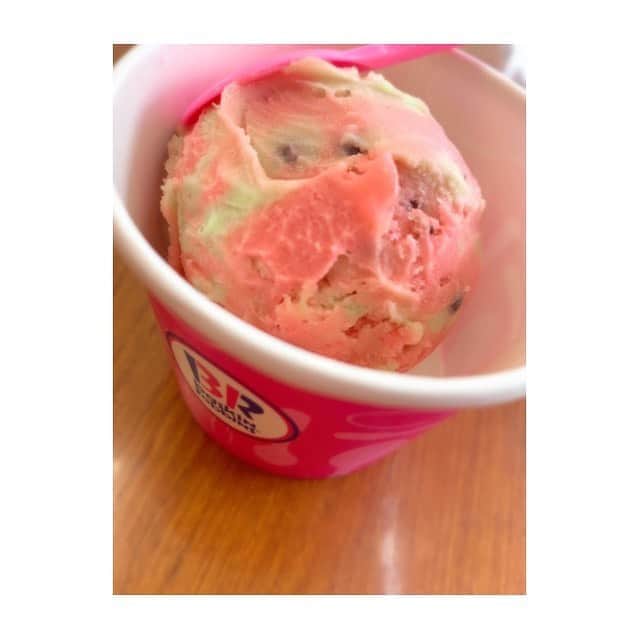 金澤朋子さんのインスタグラム写真 - (金澤朋子Instagram)「. . 今日食べたアイス。 スイカサマー🍉 . #juicejuice #金澤朋子  #サーティワンアイスクリーム #スイカサマー」8月10日 21時07分 - tomoko_kanazawa.official