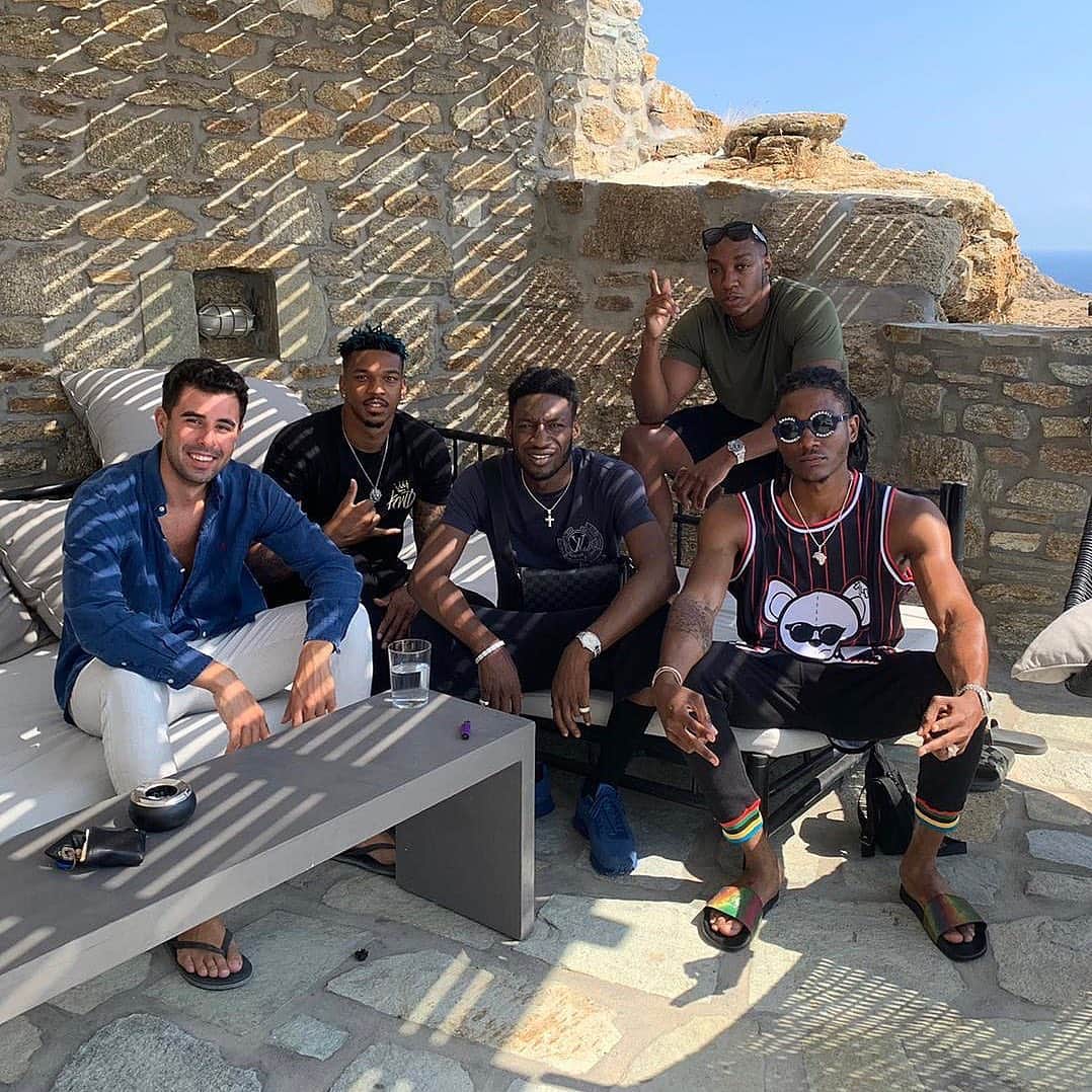 ジャマル・ブラックマンのインスタグラム：「Short trip away with my peoples before the grind starts. Thank you @ofeliamykonos for taking good care of us...be back next year 👊🏽 🇬🇷」