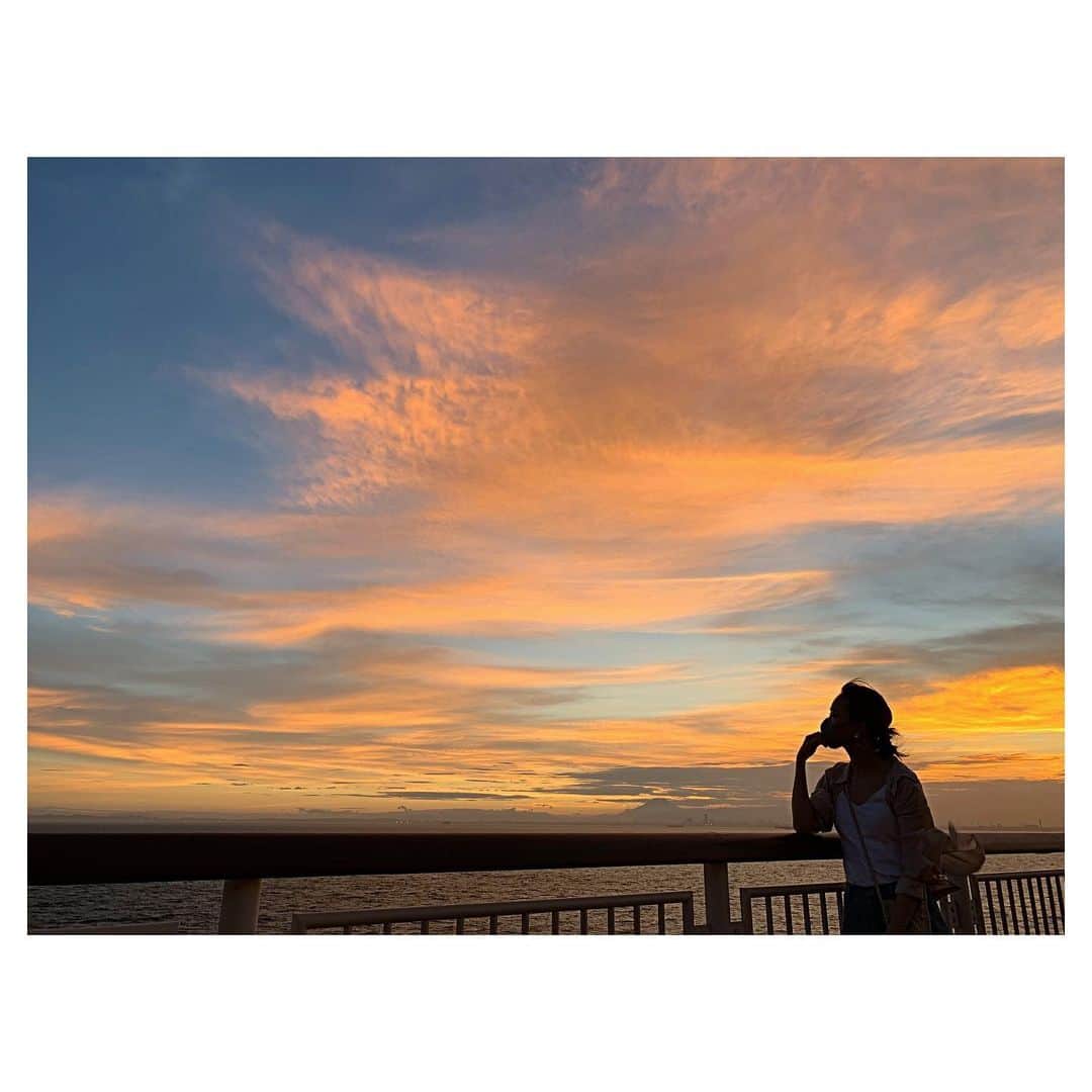 古川美有さんのインスタグラム写真 - (古川美有Instagram)「夕陽を見るためだけに、 久しぶりに車を走らせました。 . #夕陽 #ドライブ #強風 #sunset #tokyobay #driving」8月10日 21時17分 - miyukogawa