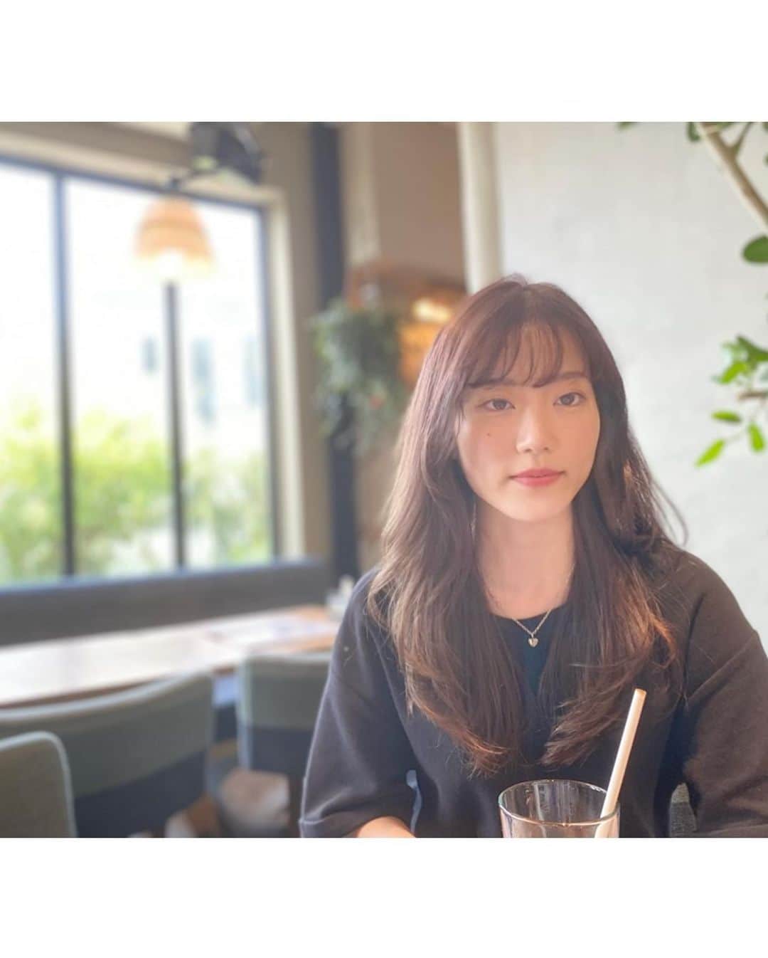 菜々香さんのインスタグラム写真 - (菜々香Instagram)「今日は打ち合わせ。🍃📖☕️  それにしても暑かったねー💦 溶けそうな日々だ。。  熱中症注意、、 こまめすぎるほどに水分をとらなきゃやね🥛🥵  ※最後の写真  暑さで魂が抜けていっている様子です。 奇跡的に撮れました。 よろしくお願い申し上げます。  笑  #8月 #夏が始まった #戦いの日々 #菜々香」8月10日 21時12分 - 7.na_na_ka