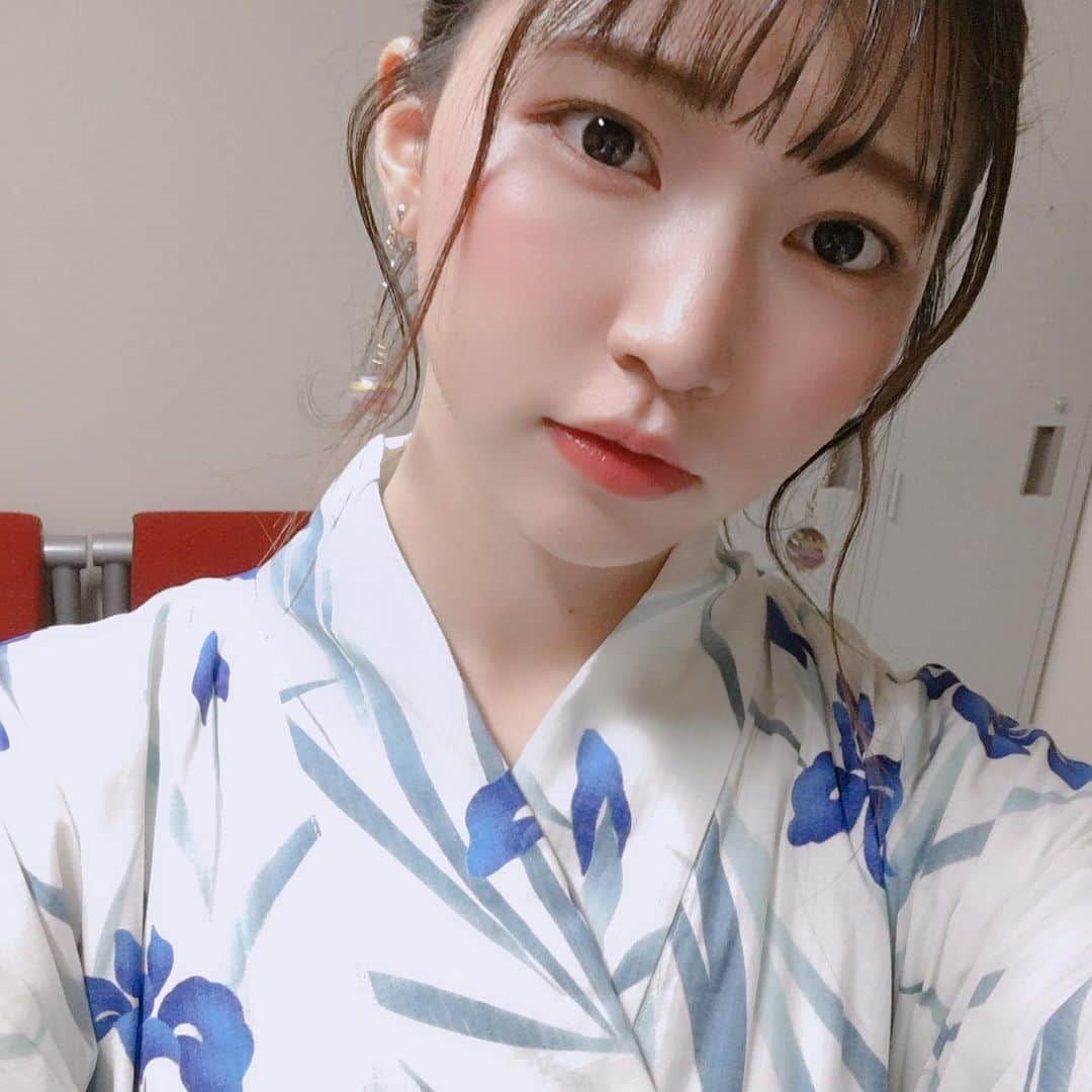 横道侑里さんのインスタグラム写真 - (横道侑里Instagram)「おそらく今年最初で最後。 冒険して爽やかな大人な感じの青💙 水色とか青似合わんってゆわれたのトラウマで避けてきてた…」8月10日 21時21分 - sideroad615