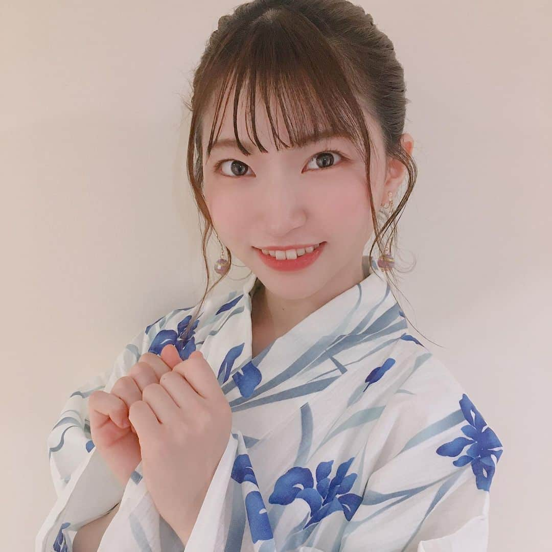 横道侑里さんのインスタグラム写真 - (横道侑里Instagram)「おそらく今年最初で最後。 冒険して爽やかな大人な感じの青💙 水色とか青似合わんってゆわれたのトラウマで避けてきてた…」8月10日 21時21分 - sideroad615