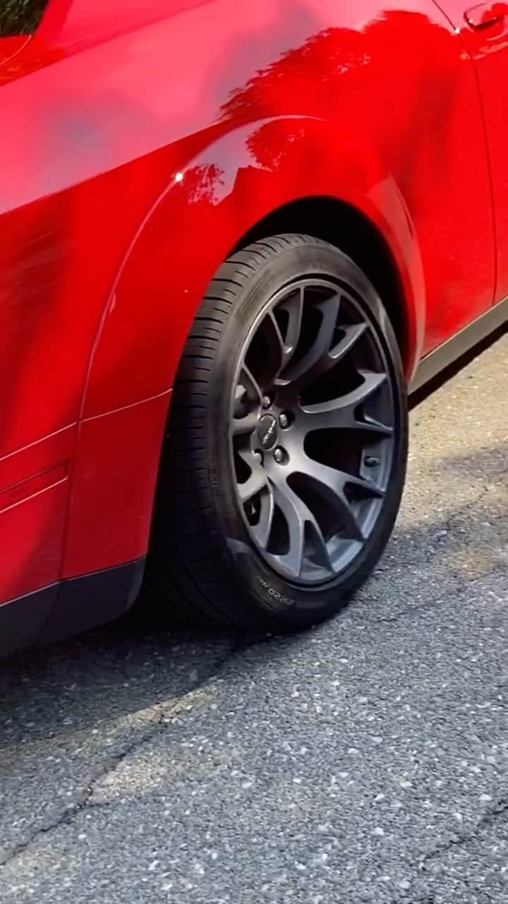 ファンクマスター・フレックスのインスタグラム：「Up early gonna hit the highway! #hellcat Yesssssss! Playing with the REELS button!😂😂👀👀」