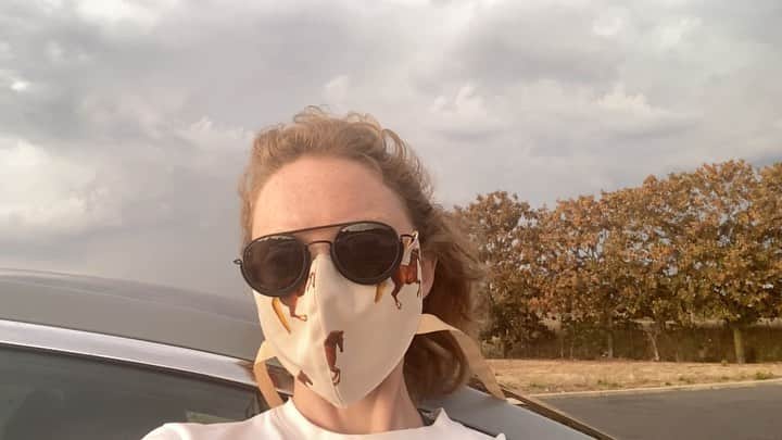 リリー・コールのインスタグラム：「Driving electric into electric ⚡️@wiresglasses #electricroadtrip」