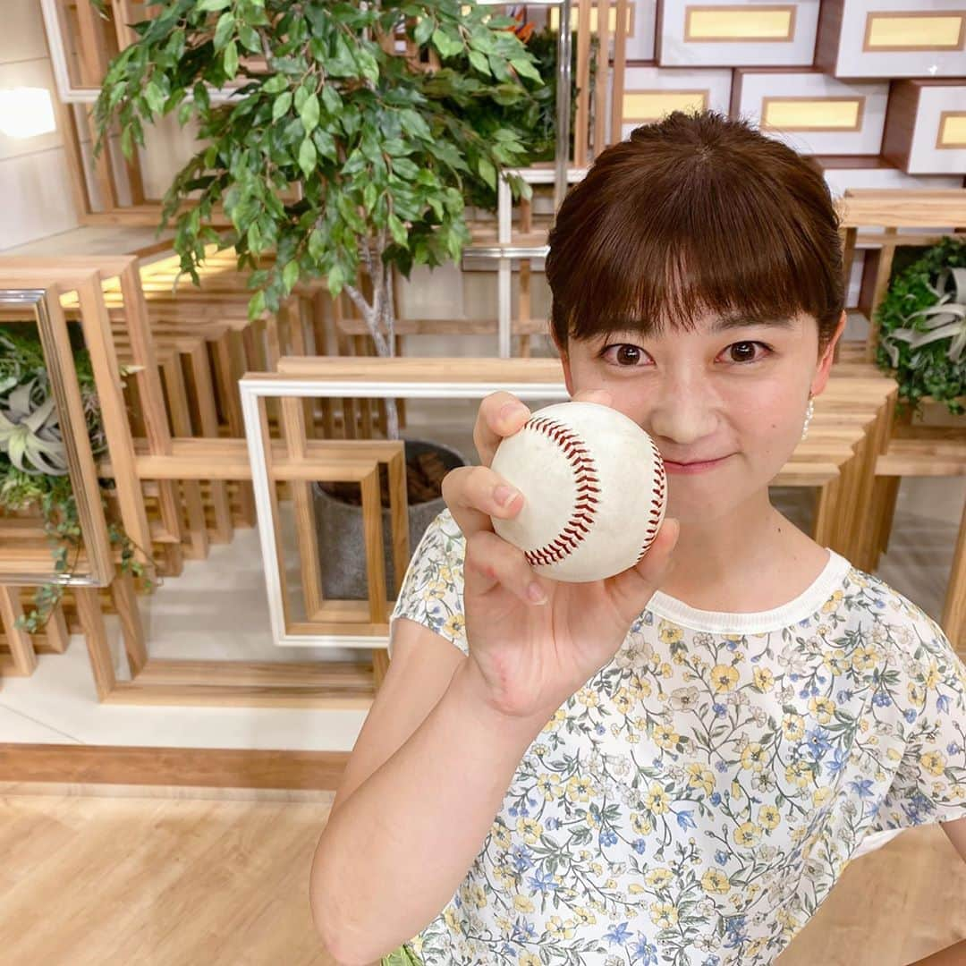 OABアナウンサーさんのインスタグラム写真 - (OABアナウンサーInstagram)「春のセンバツに出場予定だった 32校を招待した交流試合が 甲子園で始まりました⚾️  開幕試合に登場した、大分商業。 聖地でも堂々としたプレーを 見せてくれましたね✨  そして、川瀬キャプテンの選手宣誓は 胸に響きました。 新型コロナや豪雨災害の被害で苦しむ方々に 心を配る内容も交えながら、 最後まで全力で戦うことを力強く 誓ってくれました。 全国から注目を集める中、 終始凛とした姿で、 開幕を飾るにふさわしいものだったと 感じます✨  改めて、大分商業の皆さん。 本当にお疲れ様でした。  そして、 あすの第3試合に 去年秋の九州王者・明豊高校が登場です！ 試合は午後3時15分から OABでも放送します📺 甲子園での1勝に期待しましょう😊  #高校野球 #⚾ #甲子園 #交流試合  #大分商業 #花咲徳栄 #明豊 #県岐阜商  #野球部 #選手宣誓 #センバツ  #oab #大分朝日放送 #アナウンサー  #大商 #お疲れ様でした  #頑張れ #明豊」8月10日 21時45分 - oab_ana