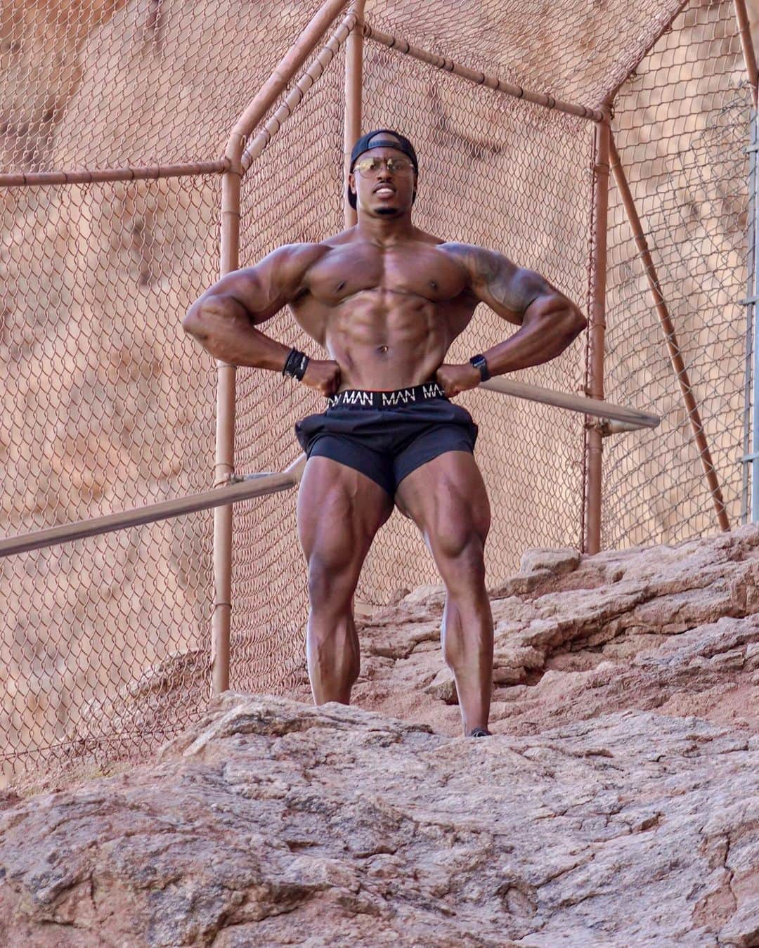 Simeon Pandaさんのインスタグラム写真 - (Simeon PandaInstagram)「Keep climbing, keep excelling and be sure to enjoy the journey 👌🏾Almost 2 decades of training and I still love it! Get it in however and whenever you can 💪🏾 ⁣ ⁣ 🔥 Download my diet & full training routines at SIMEONPANDA.COM⁣⁣ ⁣⁣ 👉 Be sure to SUBSCRIBE to my YouTube channel: YouTube.com/simeonpanda 👈⁣⁣⁣⁣⁣ Many more 🏠 home workouts all FREE at Youtube.com/simeonpanda ⁣⁣⁣⁣⁣ ⁣⁣ 💊 Follow @innosupps INNOSUPPS.COM ⚡️ for the supplements I use👌🏾⁣⁣⁣ ⁣ #simeonpanda」8月11日 3時18分 - simeonpanda
