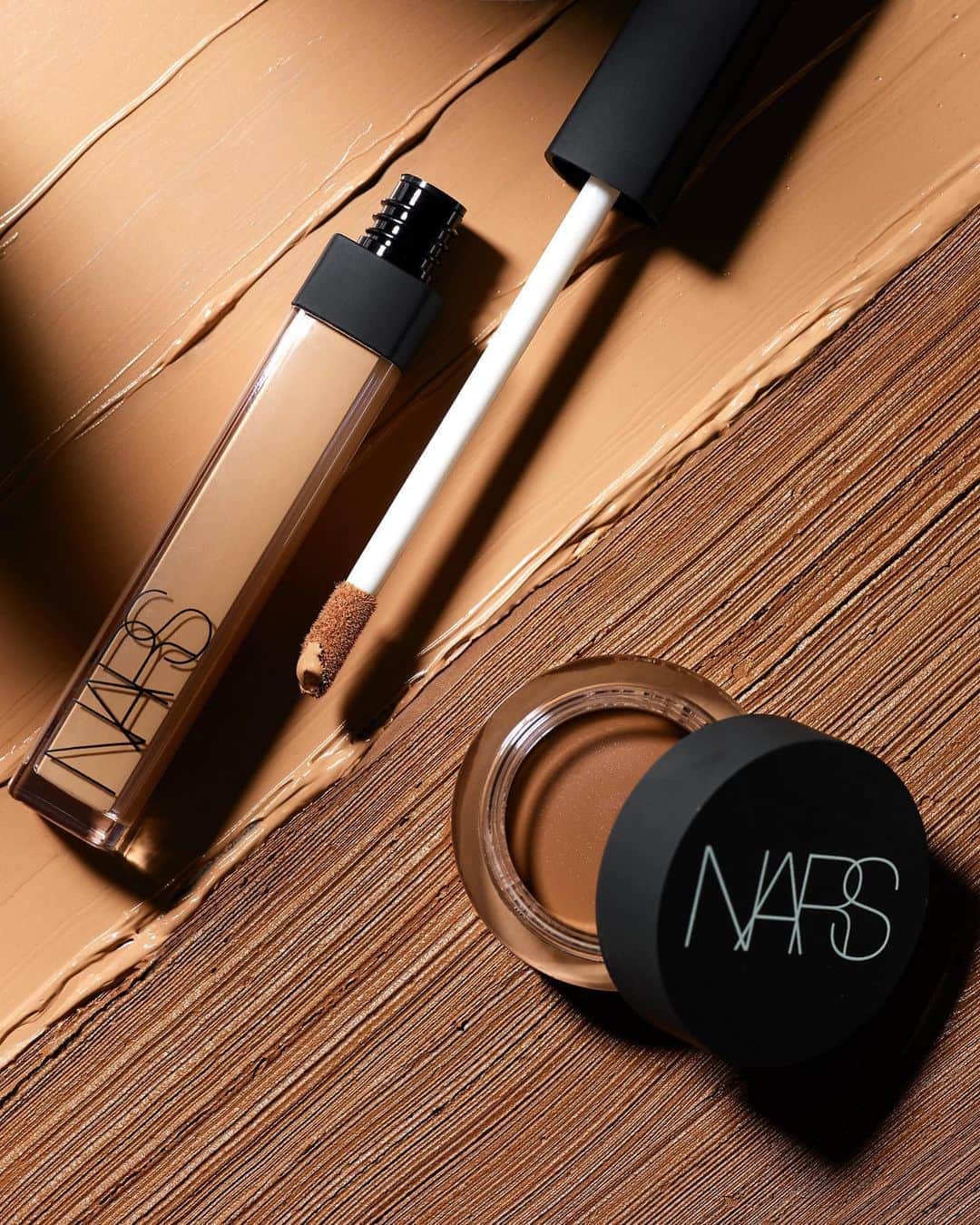 NARSさんのインスタグラム写真 - (NARSInstagram)「Which iconic concealer formula are you wearing today? Comment below.  Radiant Creamy Concealer brightens and conceals with medium-buildable coverage and a radiant finish while Soft Matte Complete Concealer blurs and smooths with full coverage and a soft matte finish. Available @sephora」8月11日 3時20分 - narsissist