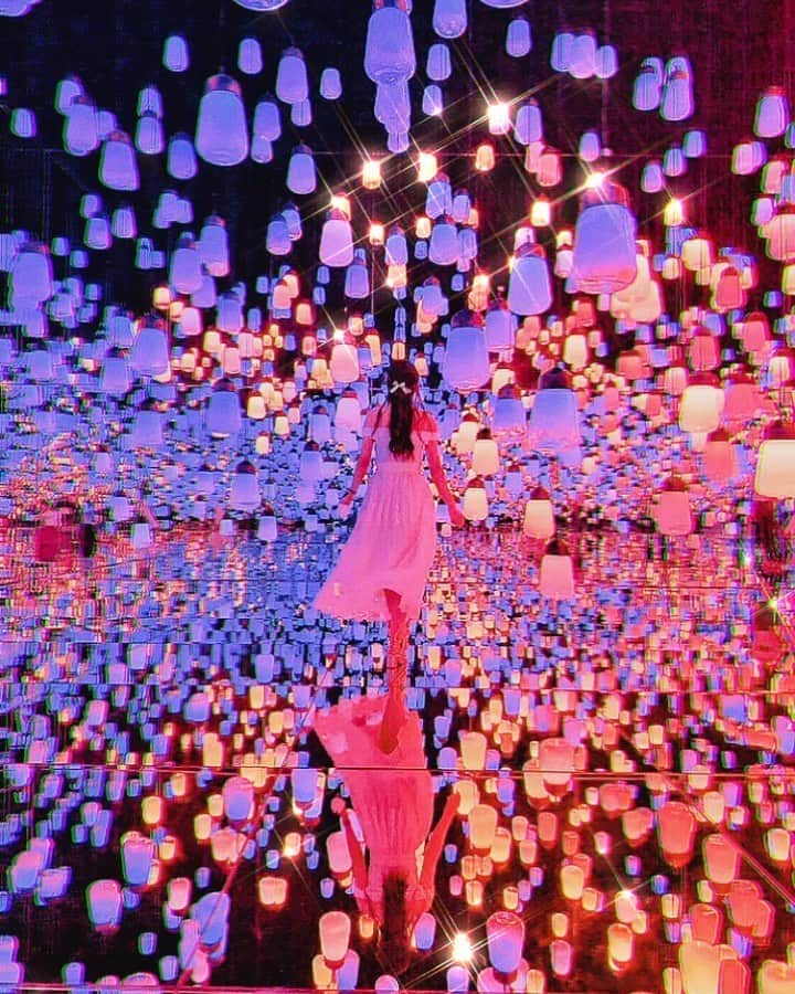 のインスタグラム：「#tokyo ﻿ ﻿ ﻿ teamlab﻿📸 ﻿ ﻿ ﻿ ﻿ 今日は夕日がすごく綺麗で🌇﻿ 穏やかに一日を終えた🌇✨🌻﻿ 幸せ🌈﻿ ﻿ ﻿ ﻿ #お台場#teamlab #teamlabborderless #tokyo🗼 #tokyotrip #retrip_tokyo」