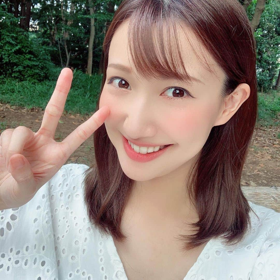 友稀サナさんのインスタグラム写真 - (友稀サナInstagram)「32歳になりました🕊 . 今年は新しい家族を迎えた直後に新型ウイルスが流行し、感染してしまうかも…と、毎日不安を抱えながら子供を育てるのはとても心苦しかったです。 . 交通機関に乗るのも避け、気軽に友人とも会えずとにかく家に居る生活。 . 慣れない育児も相まって息が詰まる日も多かったのは正直な所。 . でも幸い息子が生後間もない赤子なので毎日家に篭ってても外で遊ばなくても大丈夫だった事が親としては救いでした。 . いきなりこんな世界になってしまって困惑するし、不安も恐怖も拭きれない日々だけど、それでも私は息子のお陰で人生がまた一つ楽しくなり、幸せな毎日を過ごせています。 . 親となり、母になった32歳の自分は想像していたよりなんとかやれています😌👍笑 . やっぱり生活は独身時代と180°C変わったし、オシャレもメイクもままならない日が多くなってしまったけど、息子にとって自慢のママになりたいし、主人にとっても自慢の妻でありたいので女子力を忘れず、これからも若作りに精を出して行きたいと思います💪🔥 . 32歳も楽しむぞ〜🥳 (ババアとは言わせねえぞ〜🥳) . . . #happybirthday#tome#birthday  #32th#お誕生日#おめでとう#私 #はとの日#🕊#ママリ#ママライフ #男の子ママ#0歳児ママ#新米ママ  #新米ママと繋がりたい  #夏産まれ#夏女#🌈#🌻」8月10日 22時08分 - sana0810yuuki