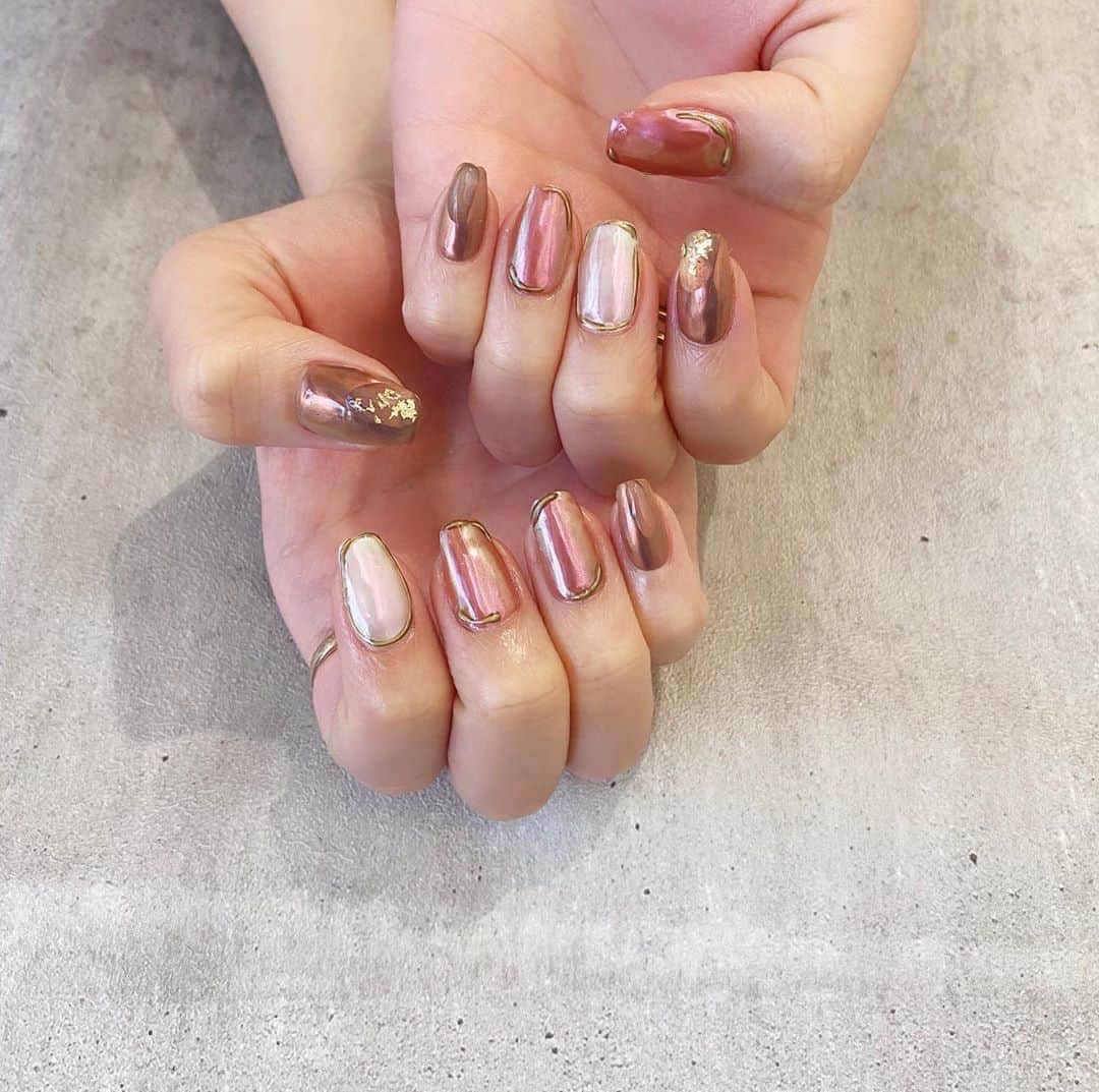 のインスタグラム：「✓ new nail 🧸  載せ忘れてました𓇠 shop: @famenail.shibuya san 今回も素敵なネイルありがとうございました♡  #famenail #shibuya  #nail #ミラーネイル  #水滴ネイル #アートネイル  #💅🏻」