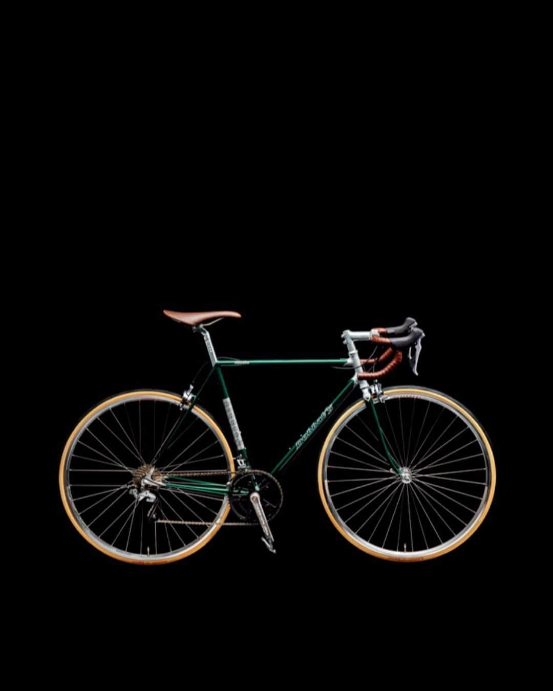 ブルータスさんのインスタグラム写真 - (ブルータスInstagram)「【いい自転車。★発売中】 自転車道楽において、クロモリフレームの自転車は、その人の嗜みを測られるモノだ。 クロモリとはフレーム素材のことで、クロムとモリブデンを添加したスチール合金のこと。 スポーツバイクの歴史において、最も古くからあるオーセンティックな素材だ。 #BRUTUS #いい自転車 #自転車 #クロモリ」8月10日 22時03分 - brutusmag