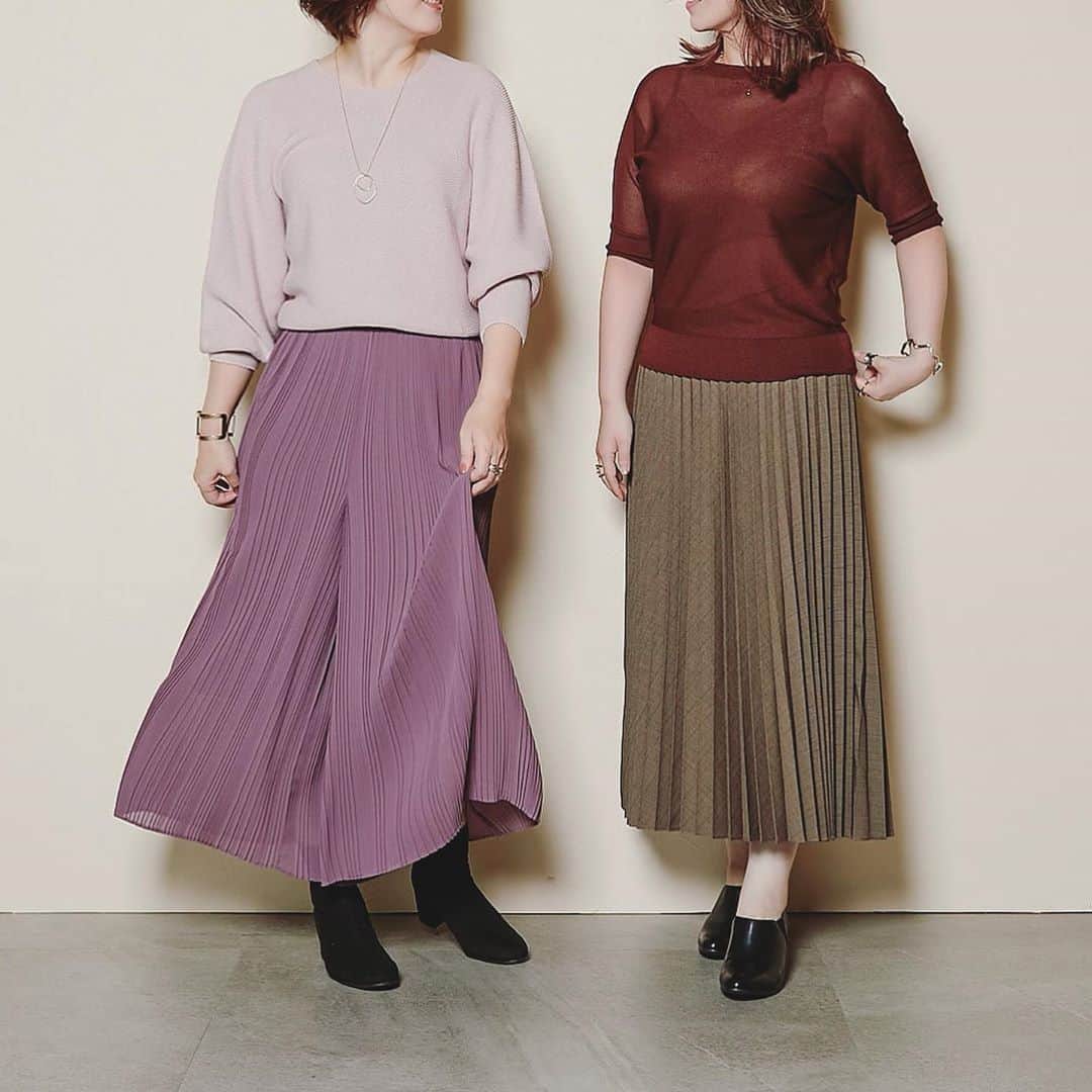 0510_nanaさんのインスタグラム写真 - (0510_nanaInstagram)「‎⋆ UNIQLO PLEATS COLLECTION❥ ❥ ❥ ‎⋆ ユニクロのプリーツアイテムはデザインもカラーも豊富で見ているだけでもワクワク。 ‎⋆ 私は一見スカートにみえて実はパンツの #ワッシャーサテンスカートパンツ (BROWN)と #シフォンプリーツスカートパンツ (PURPLE)を試着。 ‎⋆ どちらも軽やかな素材だから今の季節はもちろん、色味が秋カラーだから秋まで使えそう。 ‎⋆ 何がすごいって、洗濯ネットで洗えてしまうんですよ！ アイロンも要らないのです！ だから旅行の時もくるくるっと丸めてトランクに詰めて持って行けちゃう。便利。ありがたい。 ‎⋆ ‎⋆ #ユニクロプリーツ #ユニクロ #uniqlo #uniqloginza #uniqloginza2020fw #ユニクロプリーツスカート #プリーツスカート #プリーツパンツ #ユニクロ新作 #uniqlo新作 #プチプラコーデ #大人カジュアル #mineby3mootd #mineプチプラ部 #partegram #骨格診断ストレート #パーソナルカラーオータム #40代コーデ #サンキュグラマー #公式サンキュグラマー」8月10日 22時04分 - 0510_nana