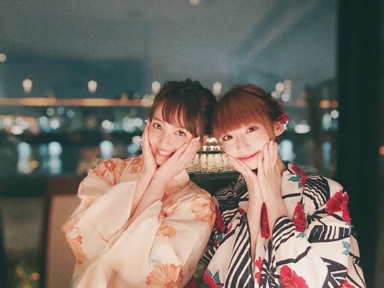 のインスタグラム：「. . 8月13日(木)19:00〜 「MIRROR-E-STAGE」 . 山根千佳＆荻野由佳で 配信ライブ決定しました🎤 . とにかく歌とダンス沢山です！！ モーニング娘。さんのあの曲や 乃木坂46さんのあの曲などなど… 今、毎日のように由佳と練習してます💪 . #ちかゆか 配信よろしくお願いします！ . 詳しくはTwitterのURLや Instagramのストーリーズから 確認をお願いします💌🙏 . . そして明日はニッポン放送11:30〜 「ビバリー昼ズ」生放送です☺️ . #荻野由佳 ちゃん #ngt48 #山根千佳 #ホリプロ #instagood #instalike #instalove #instapic  #followｍe #팔로미 #me #unknownjapan #粉我 #时装 #赞 #오오티디 #패션 #패션스타그램 #데일리룩」
