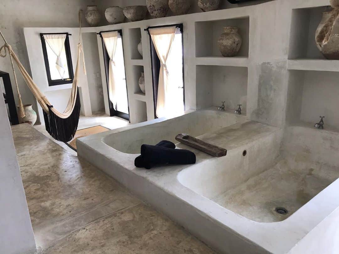トームさんのインスタグラム写真 - (トームInstagram)「Sometimes just one bathtub won’t do - We live here now PT 2 #coquicoqui (swipe for details) @coquicoquiofficial #Coba #Yucatan #Mexico」8月10日 22時22分 - tomenyc