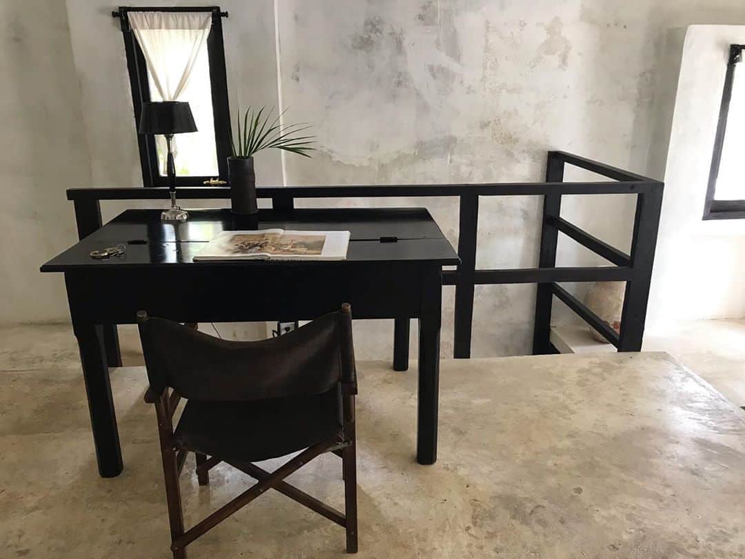 トームさんのインスタグラム写真 - (トームInstagram)「Now obsessed with hand painted tin lamps , and all off white everything - We live here now PT 1 #coquicoqui (swipe for details) @coquicoquiofficial #Coba #Yucatan #Mexico」8月10日 22時25分 - tomenyc