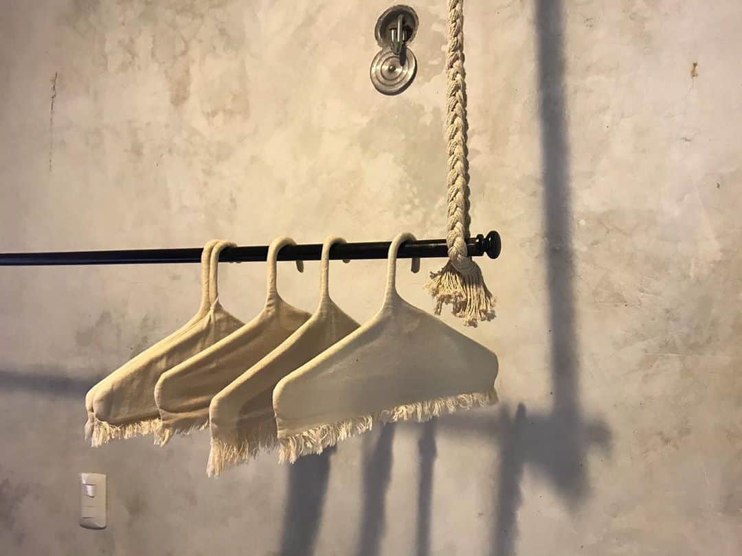 トームさんのインスタグラム写真 - (トームInstagram)「Now obsessed with hand painted tin lamps , and all off white everything - We live here now PT 1 #coquicoqui (swipe for details) @coquicoquiofficial #Coba #Yucatan #Mexico」8月10日 22時25分 - tomenyc
