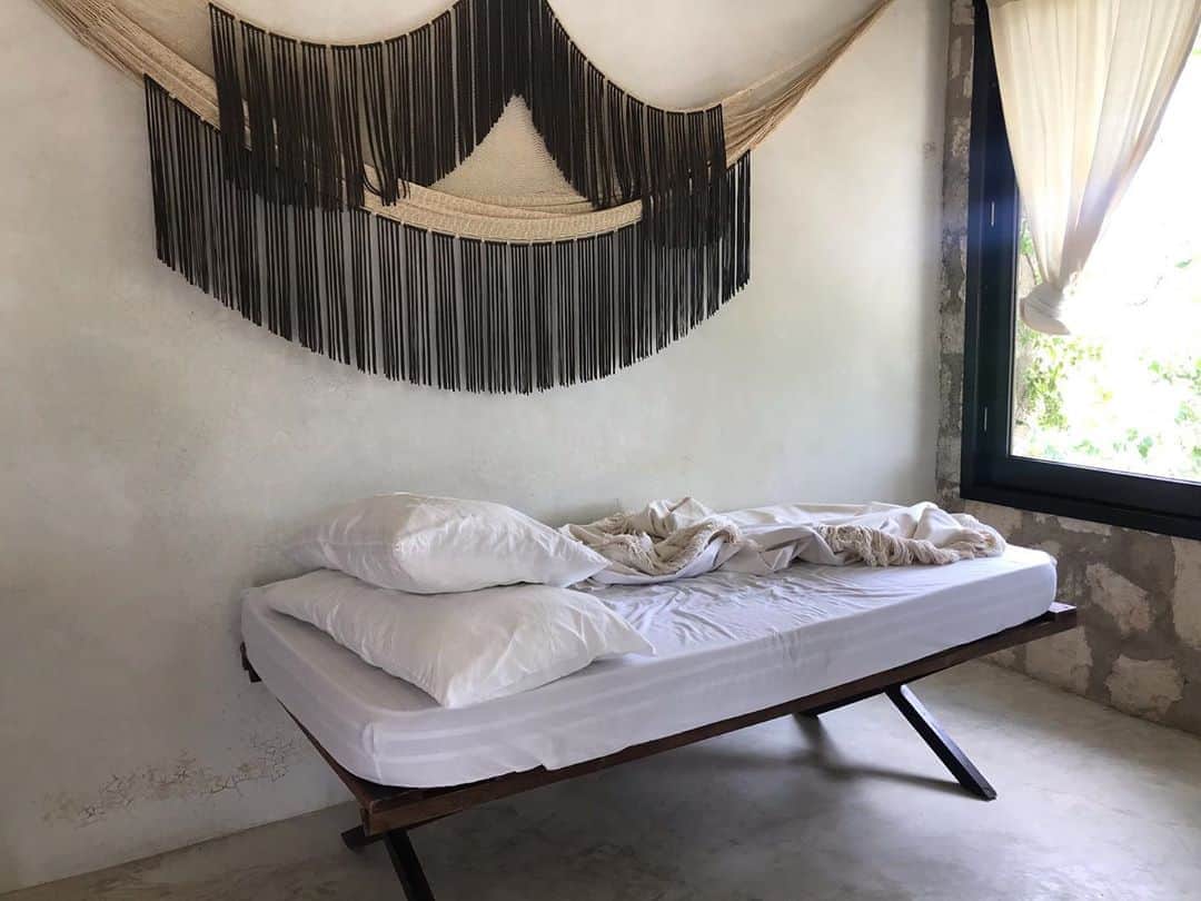 トームさんのインスタグラム写真 - (トームInstagram)「Now obsessed with hand painted tin lamps , and all off white everything - We live here now PT 1 #coquicoqui (swipe for details) @coquicoquiofficial #Coba #Yucatan #Mexico」8月10日 22時25分 - tomenyc